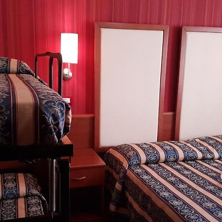 Hotel Promenade Universale Чезенатико Экстерьер фото