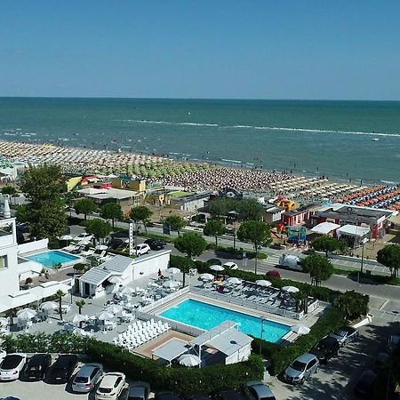 Hotel Promenade Universale Чезенатико Экстерьер фото