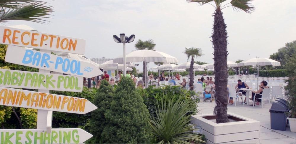 Hotel Promenade Universale Чезенатико Экстерьер фото