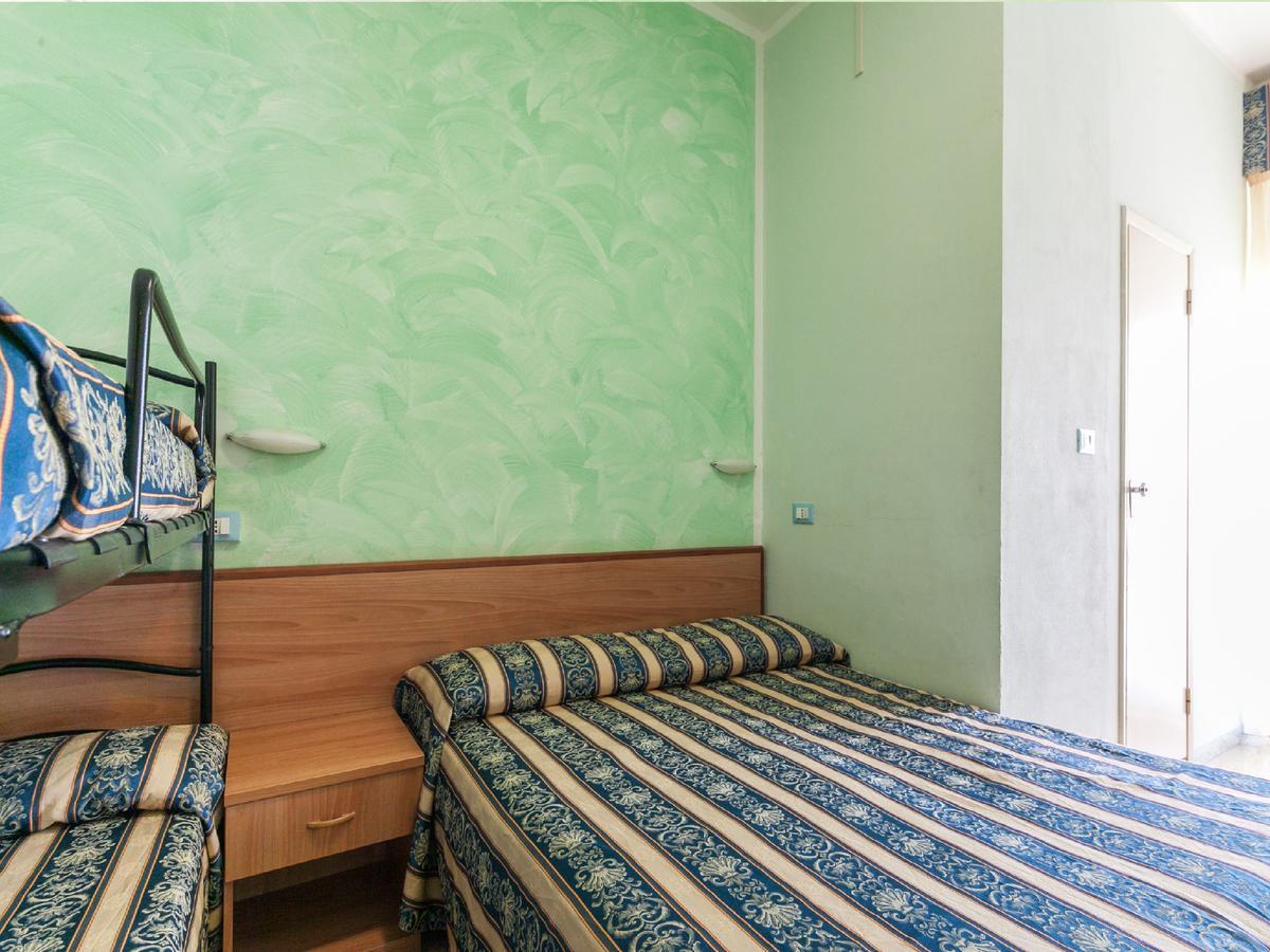 Hotel Promenade Universale Чезенатико Экстерьер фото