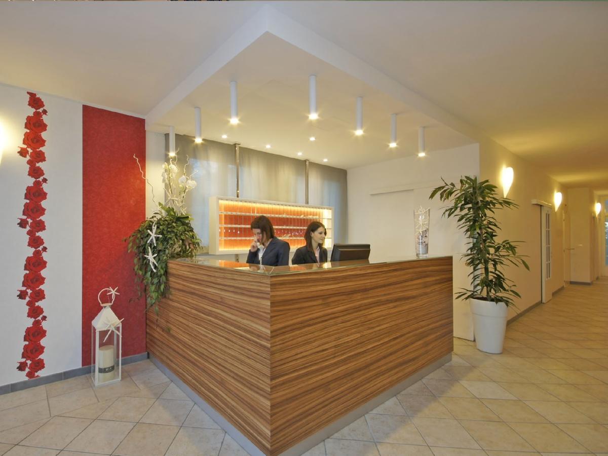 Hotel Promenade Universale Чезенатико Экстерьер фото