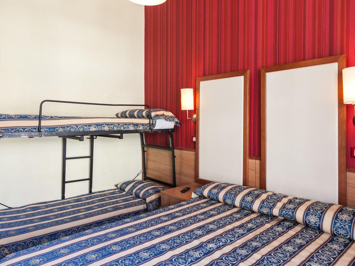 Hotel Promenade Universale Чезенатико Экстерьер фото