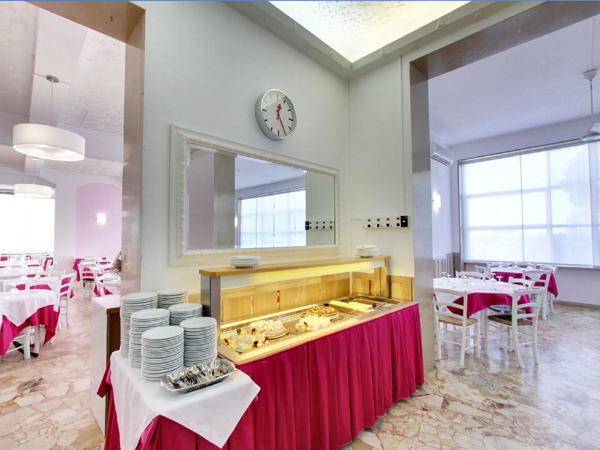 Hotel Promenade Universale Чезенатико Экстерьер фото