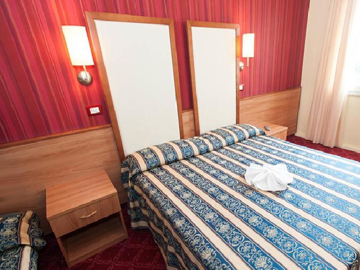 Hotel Promenade Universale Чезенатико Экстерьер фото
