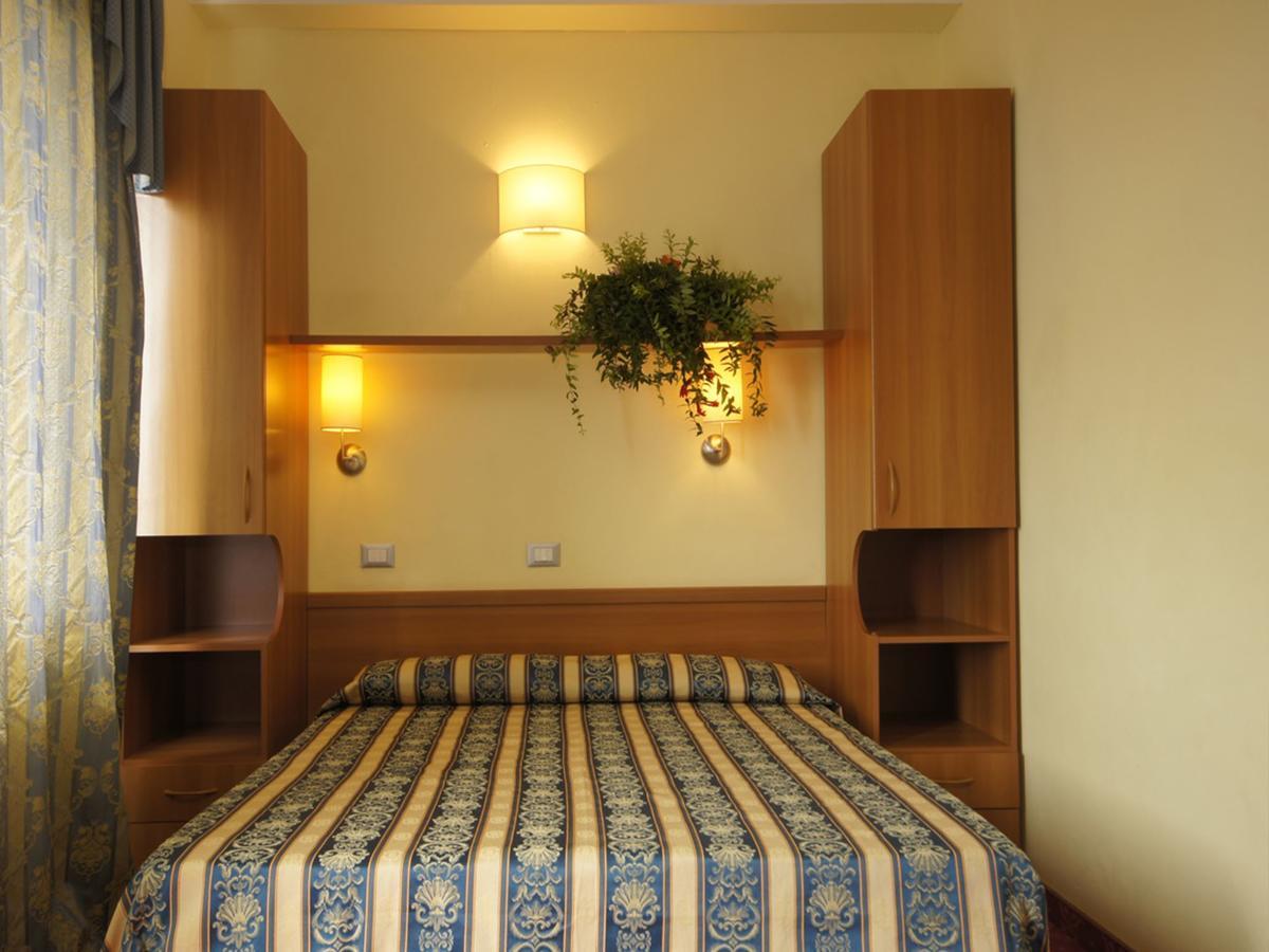 Hotel Promenade Universale Чезенатико Экстерьер фото