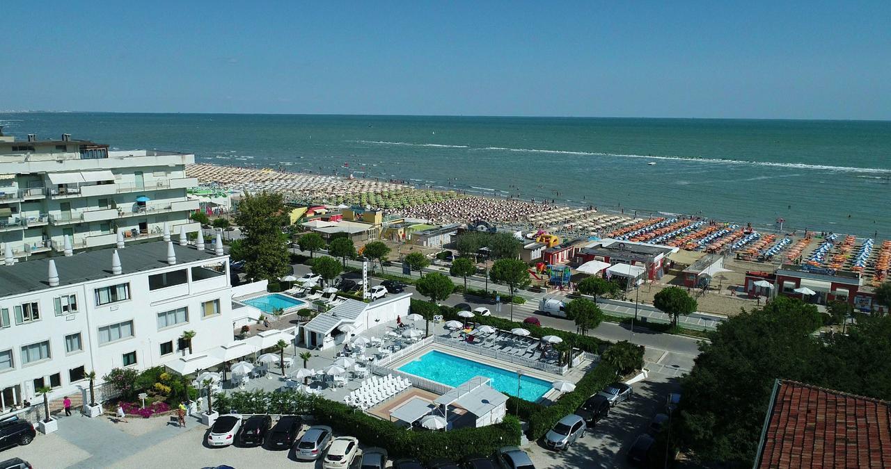 Hotel Promenade Universale Чезенатико Экстерьер фото