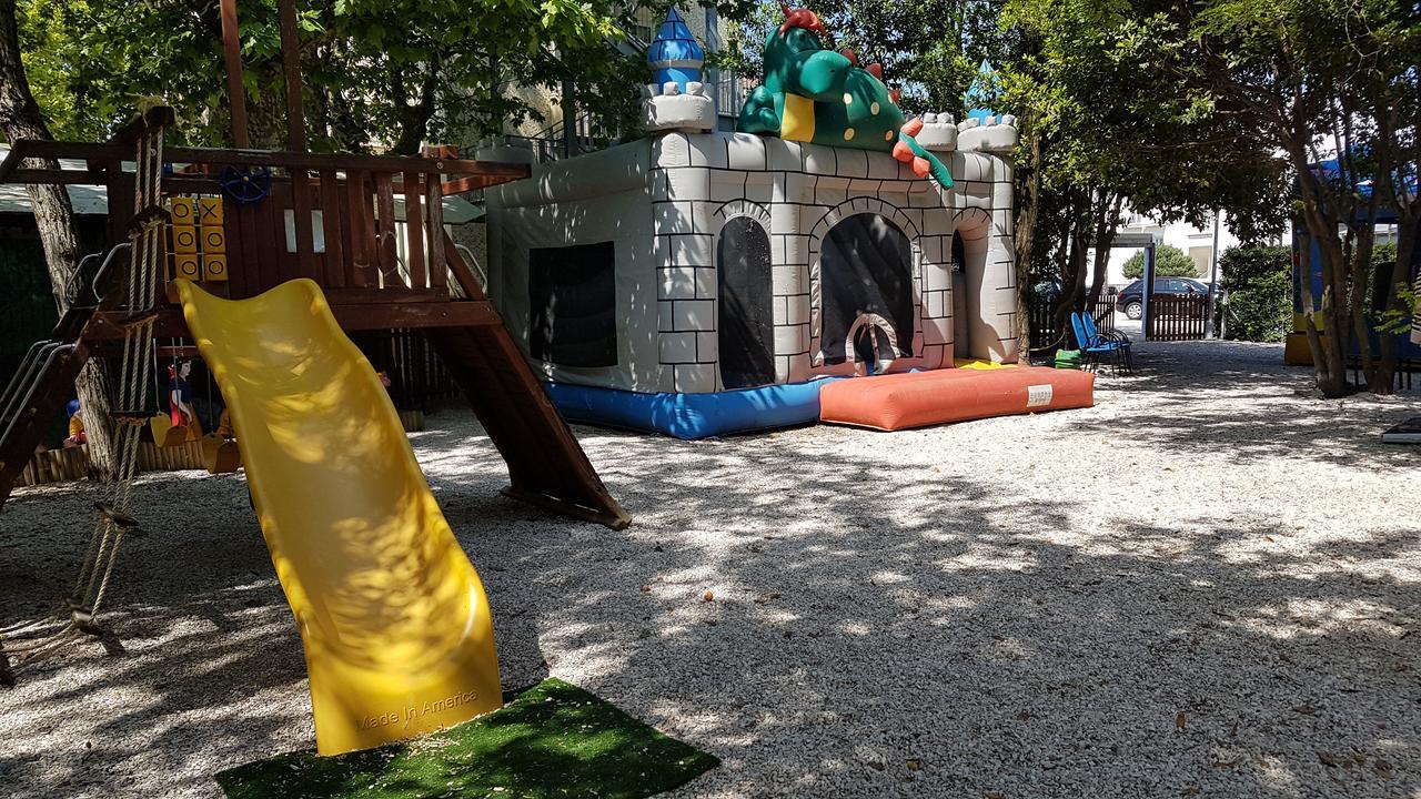 Hotel Promenade Universale Чезенатико Экстерьер фото