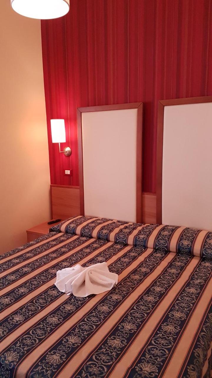 Hotel Promenade Universale Чезенатико Экстерьер фото